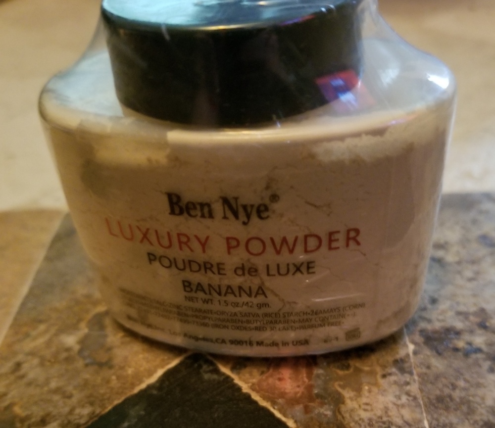 2 for 20$ Ben Nye Luxury Banana Powder - Picture 2 of 3